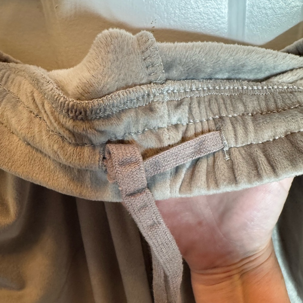 SKIMS Gray Velvet Pajama Set - Picture 7 of 8